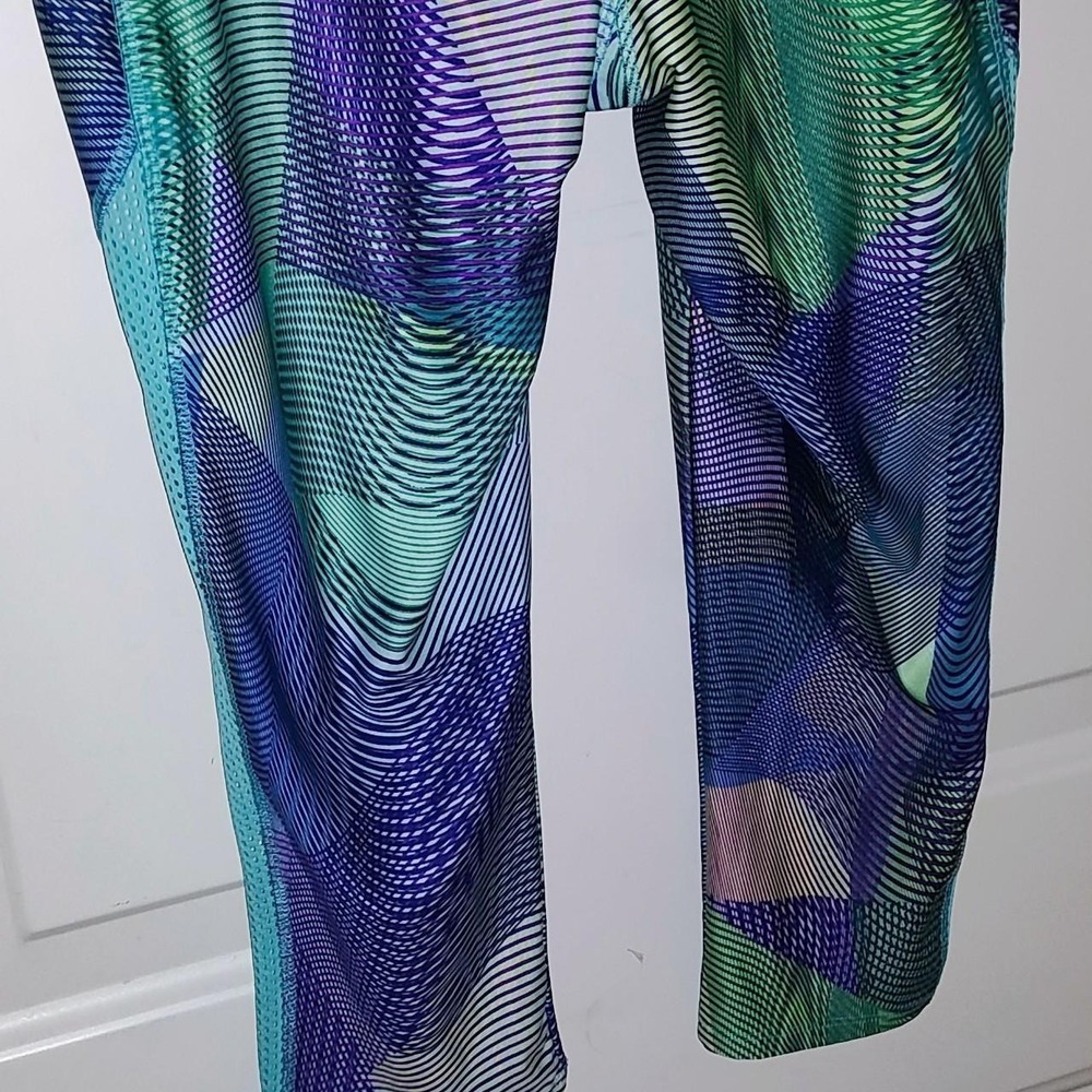 Danskin capris size M (8-10)